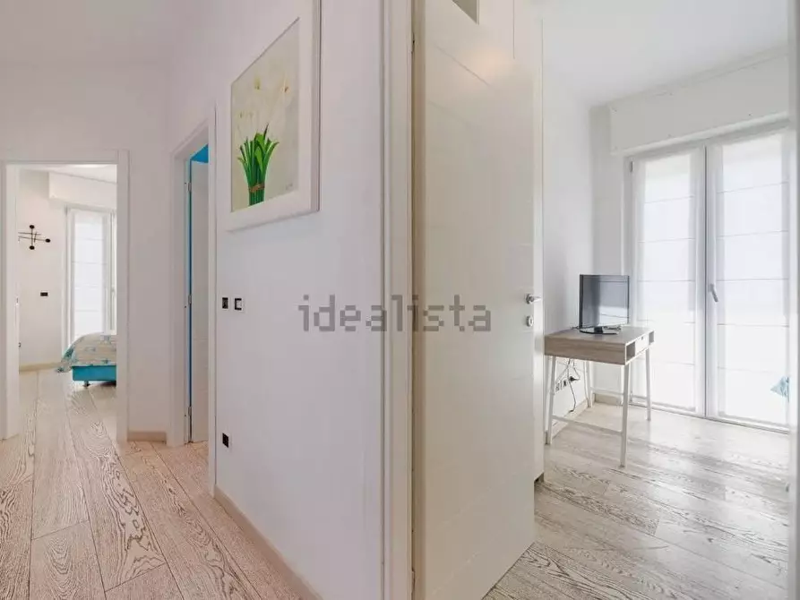 Immagine 6 di Casa trifamiliare in vendita  a Montignoso