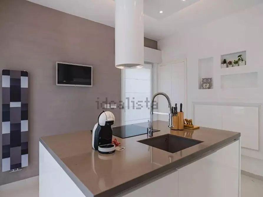 Immagine 11 di Casa trifamiliare in vendita  a Montignoso