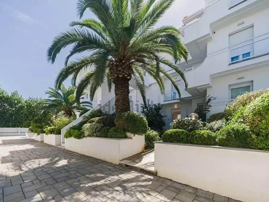 Immagine 4 di Casa trifamiliare in vendita  a Montignoso