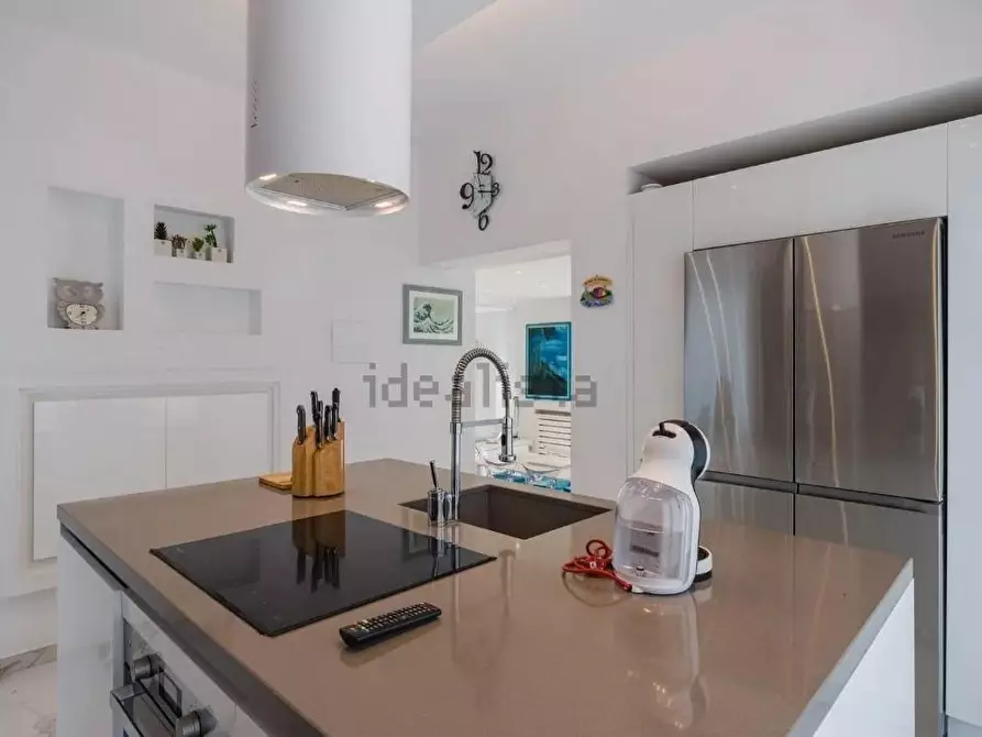 Immagine 15 di Casa trifamiliare in vendita  a Montignoso