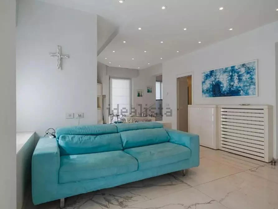 Immagine 5 di Casa trifamiliare in vendita  a Montignoso