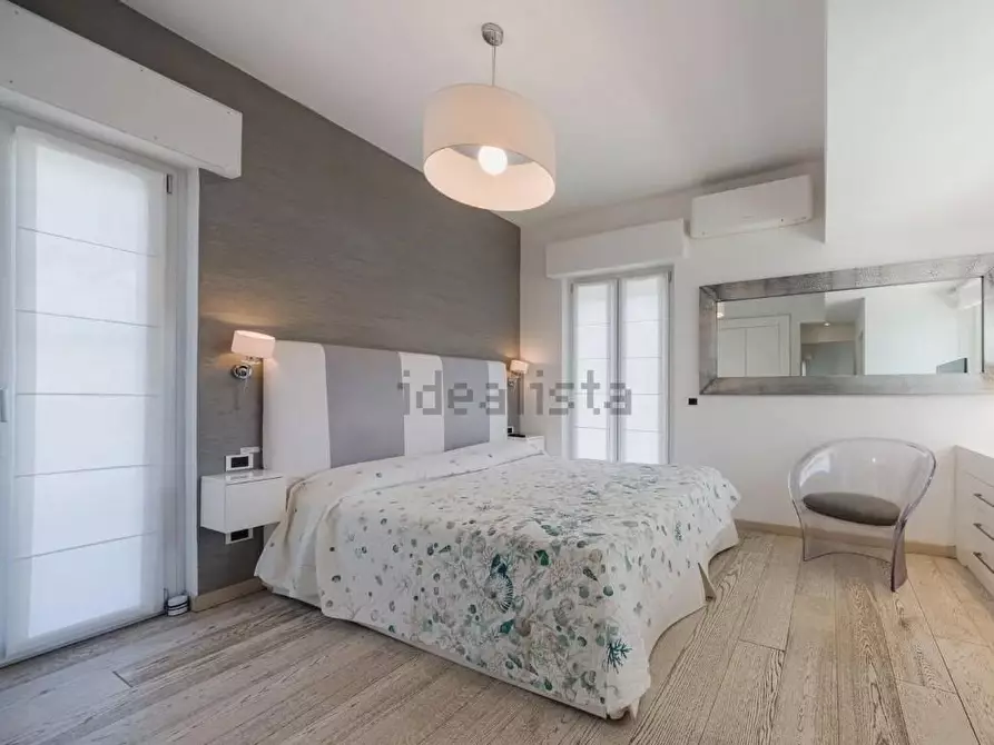 Immagine 21 di Casa trifamiliare in vendita  a Montignoso