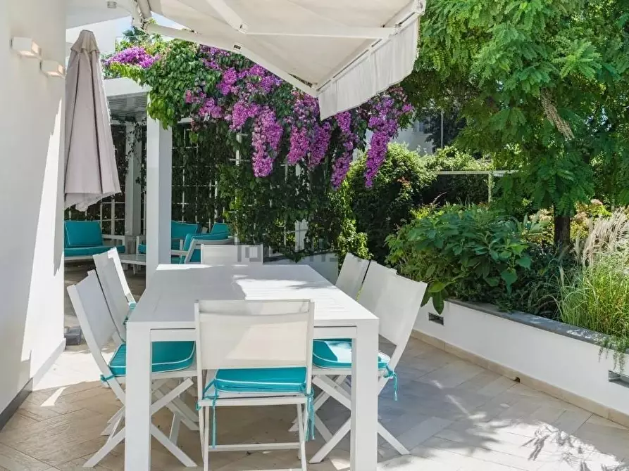 Immagine 9 di Casa trifamiliare in vendita  a Montignoso