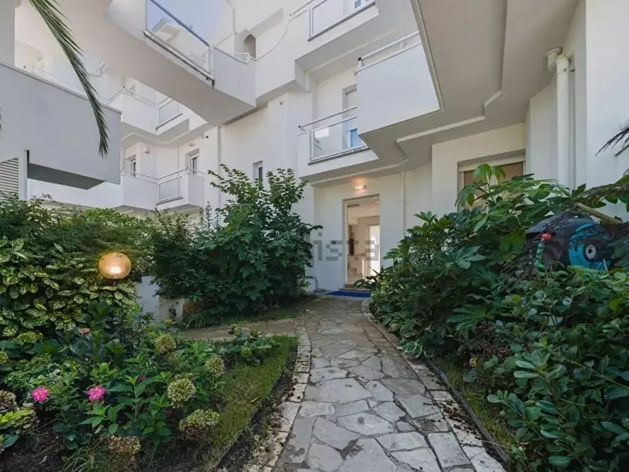 Immagine 3 di Casa trifamiliare in vendita  a Montignoso