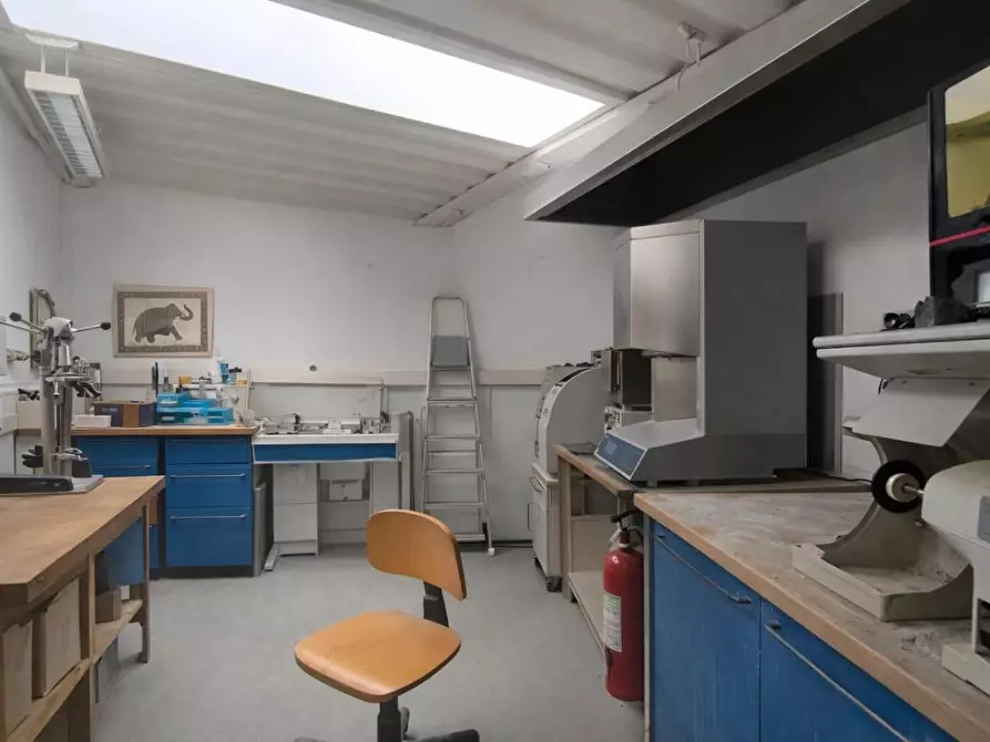 Immagine 9 di Laboratorio in vendita  a Sovicille