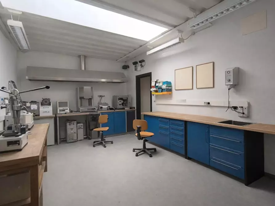 Immagine 10 di Laboratorio in vendita  a Sovicille