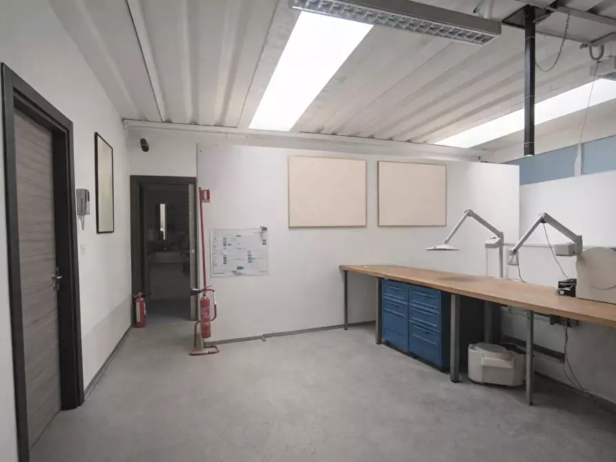 Immagine 13 di Laboratorio in vendita  a Sovicille