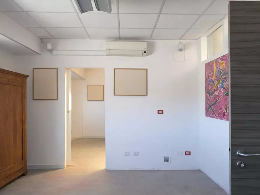 Immagine 16 di Laboratorio in vendita  a Sovicille
