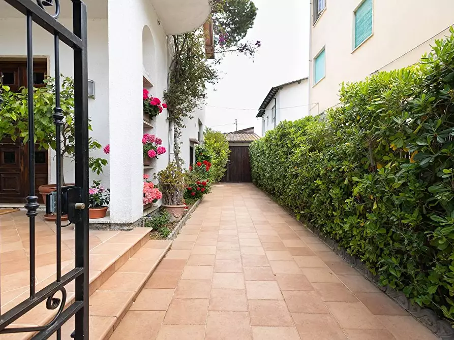 Immagine 9 di Casa indipendente in vendita  a Camaiore