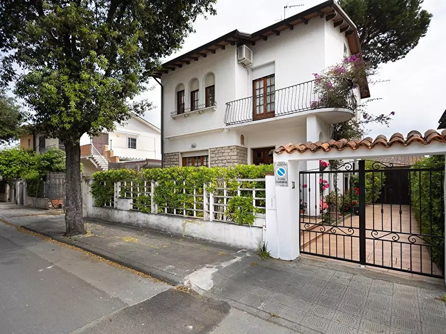 Immagine 14 di Casa indipendente in vendita  a Camaiore