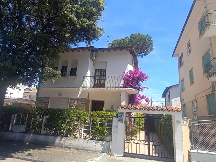 Immagine 7 di Casa indipendente in vendita  a Camaiore