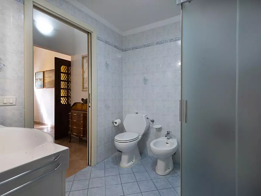 Immagine 15 di Casa indipendente in vendita  a Camaiore