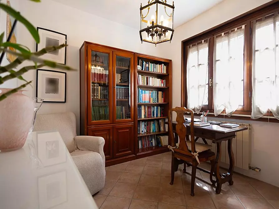 Immagine 17 di Casa indipendente in vendita  a Camaiore