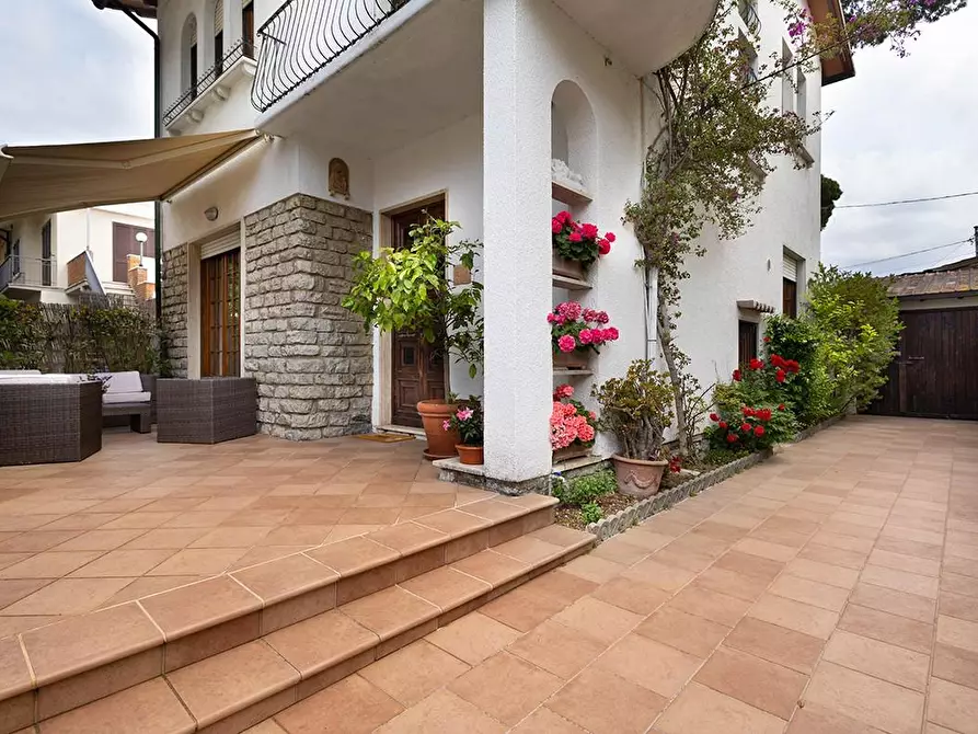 Immagine 8 di Casa indipendente in vendita  a Camaiore