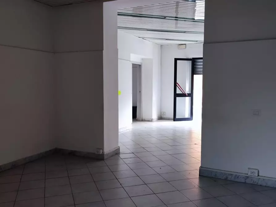 Immagine 1 di Locale commerciale in affitto  a Carrara