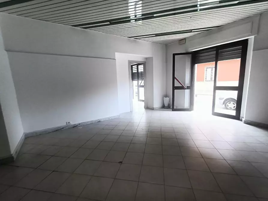 Immagine 6 di Locale commerciale in affitto  a Carrara