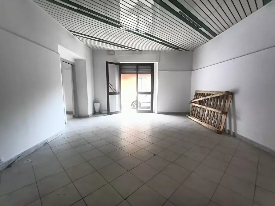 Immagine 7 di Locale commerciale in affitto  a Carrara