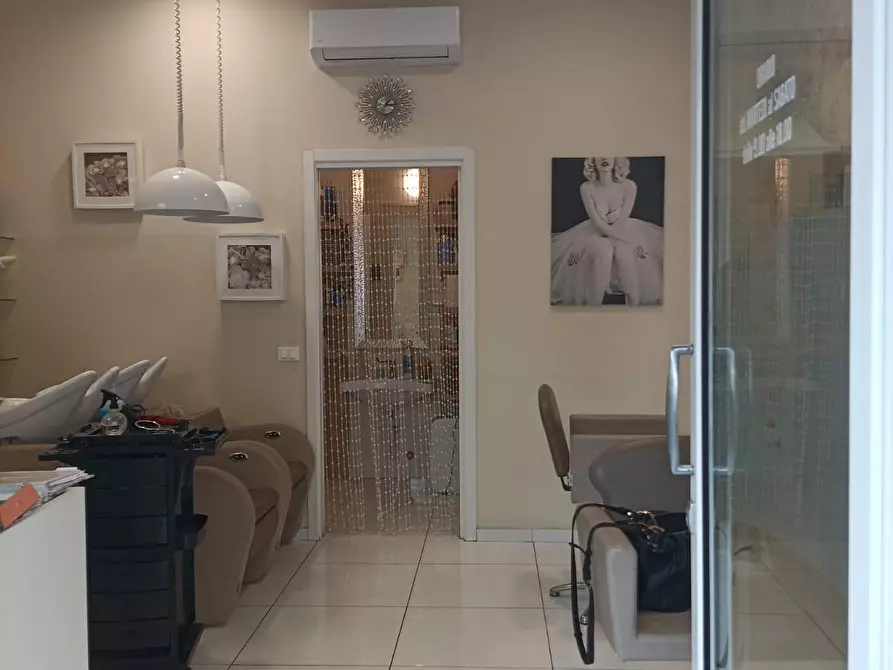 Immagine 6 di Locale commerciale in vendita  a Pisa