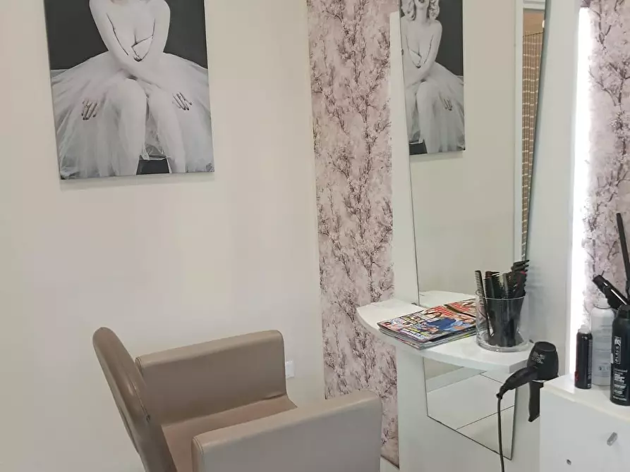 Immagine 8 di Locale commerciale in vendita  a Pisa