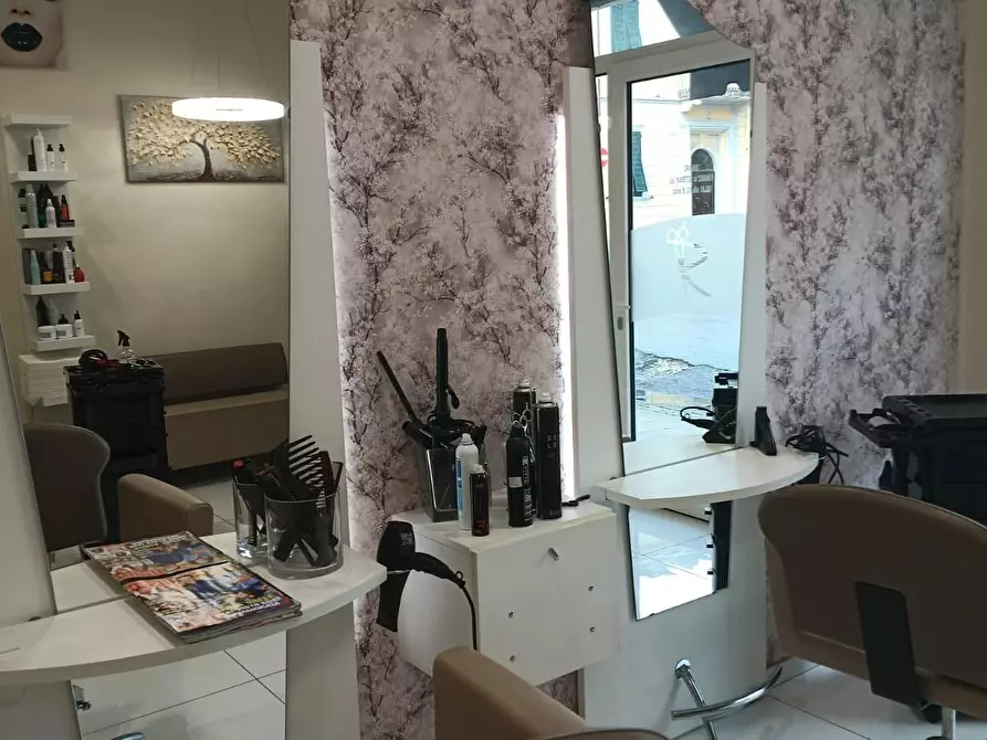 Immagine 9 di Locale commerciale in vendita  a Pisa