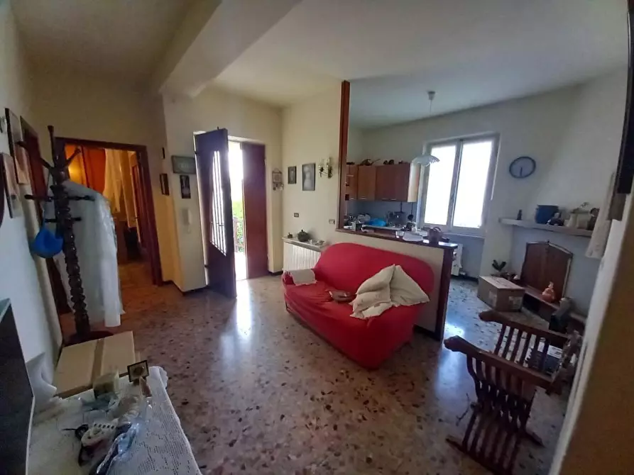 Immagine 2 di Casa semindipendente in vendita  a Massa