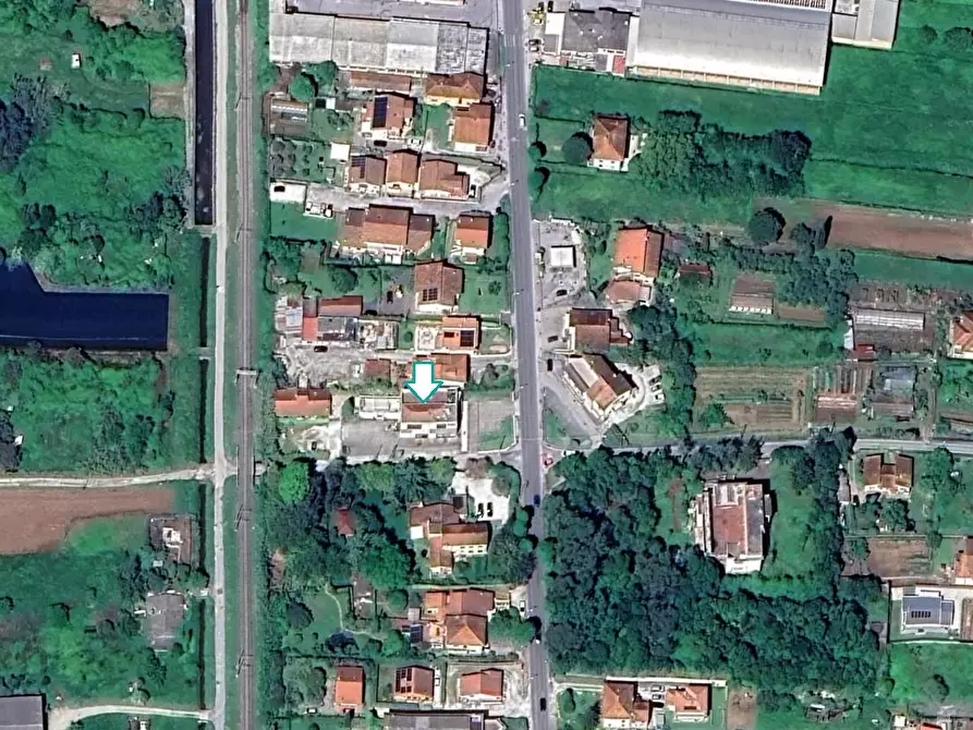 Immagine 3 di Capannone industriale in vendita  a Massarosa