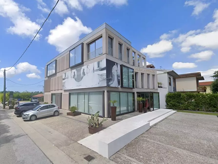 Immagine 1 di Capannone industriale in vendita  a Massarosa