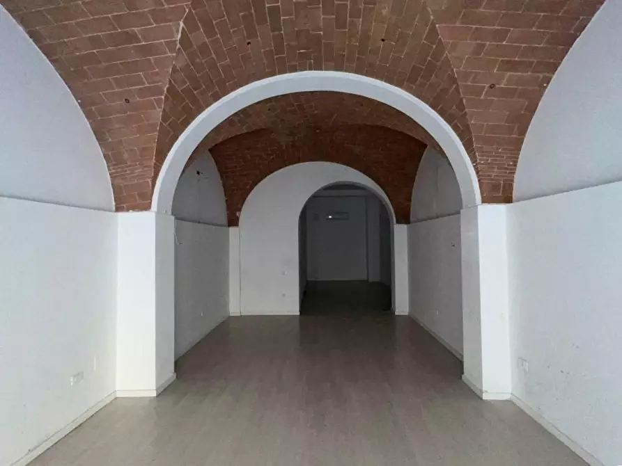 Immagine 3 di Locale commerciale in affitto  a Pontedera