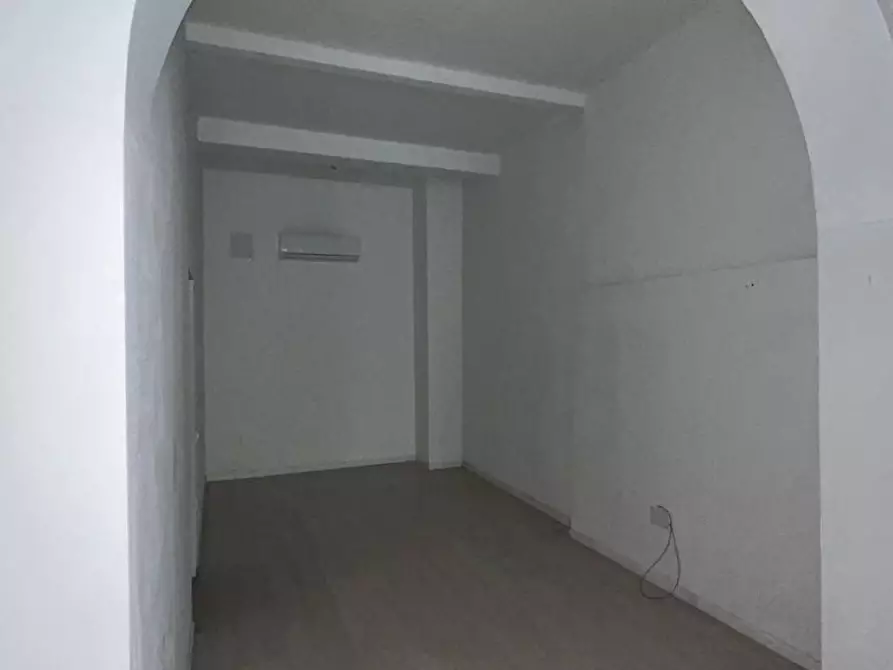 Immagine 4 di Locale commerciale in affitto  a Pontedera