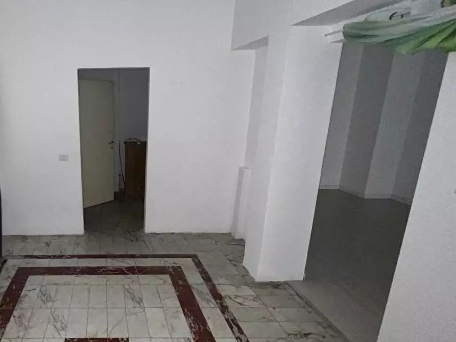 Immagine 8 di Locale commerciale in affitto  a Pontedera