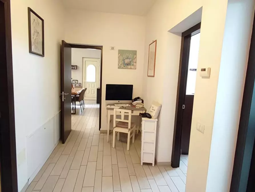 Immagine 11 di Appartamento in vendita  a Viareggio