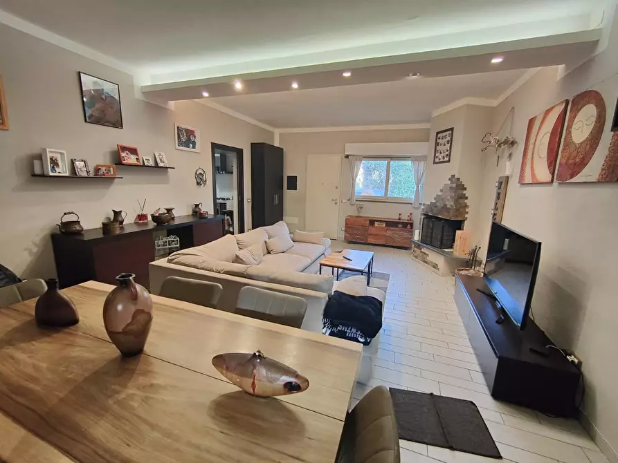 Immagine 8 di Appartamento in vendita  a Viareggio