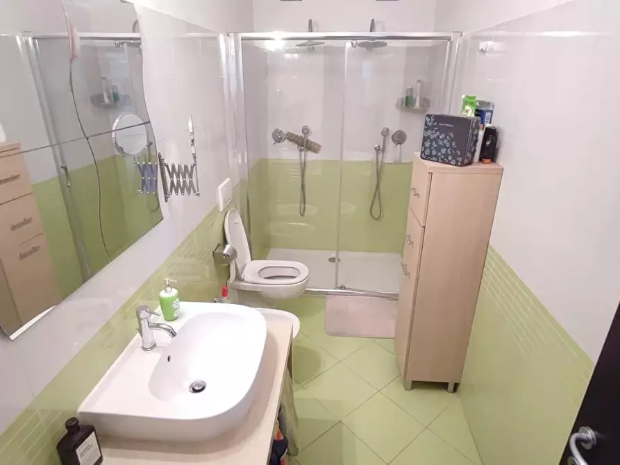 Immagine 21 di Appartamento in vendita  a Viareggio