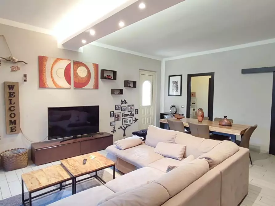 Immagine 2 di Appartamento in vendita  a Viareggio