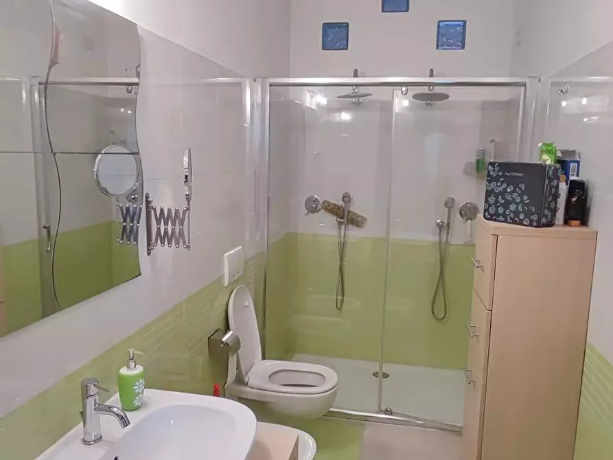 Immagine 22 di Appartamento in vendita  a Viareggio