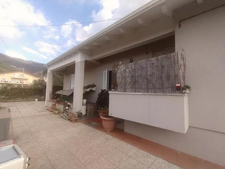 Immagine 2 di Casa bifamiliare in vendita  a Massa