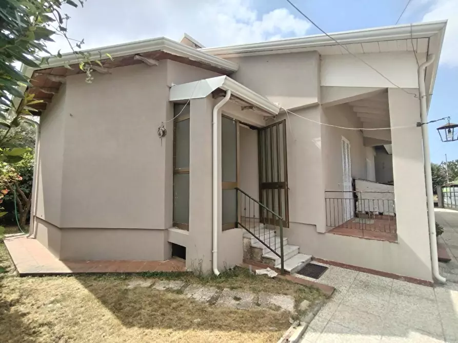 Immagine 1 di Casa bifamiliare in vendita  a Massa