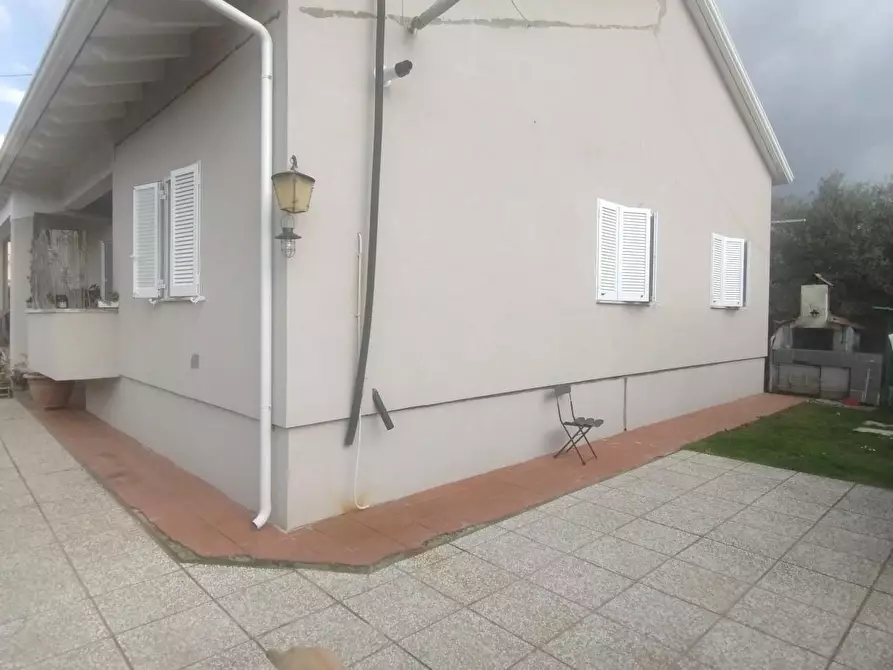 Immagine 1 di Casa bifamiliare in vendita  a Massa