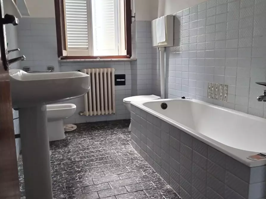 Immagine 17 di Casa bifamiliare in vendita  a Massa