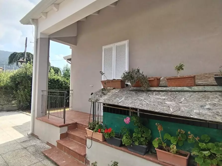 Immagine 7 di Casa bifamiliare in vendita  a Massa