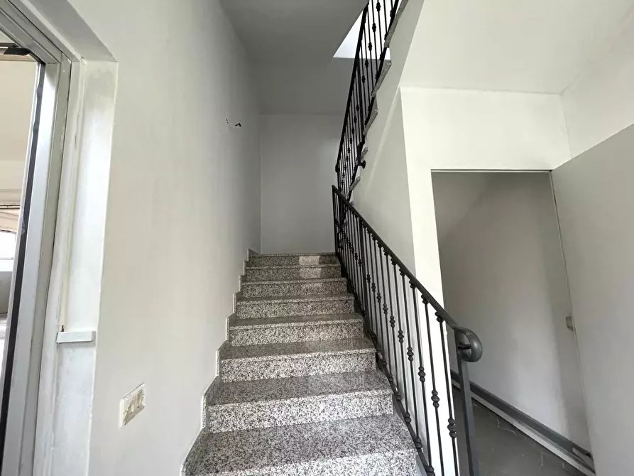 Immagine 4 di Attività artigianale in affitto  a Santa Croce Sull'arno