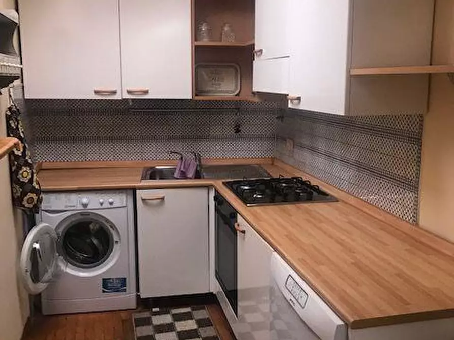 Immagine 1 di Mansarda in affitto  a Lucca