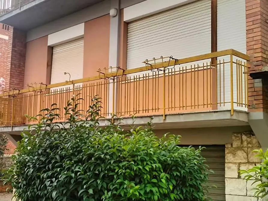 Immagine 4 di Appartamento in vendita  a Siena