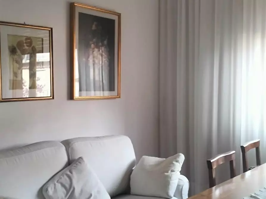 Immagine 2 di Appartamento in vendita  a Siena