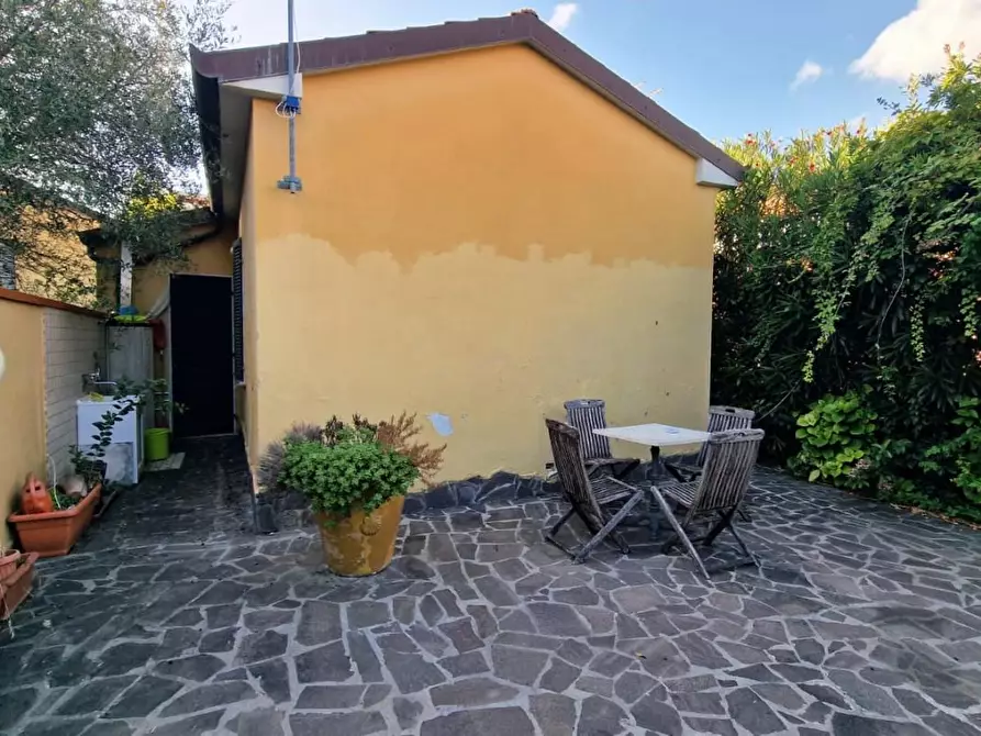 Immagine 11 di Casa semindipendente in vendita  a Carrara