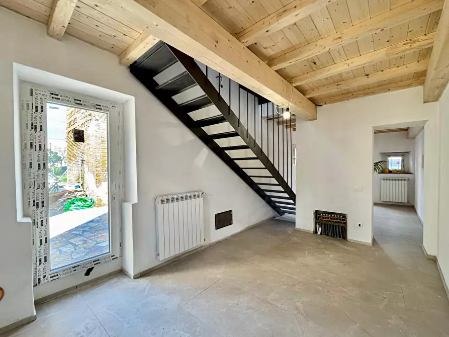 Immagine 1 di Villetta a schiera in vendita  a Lucca