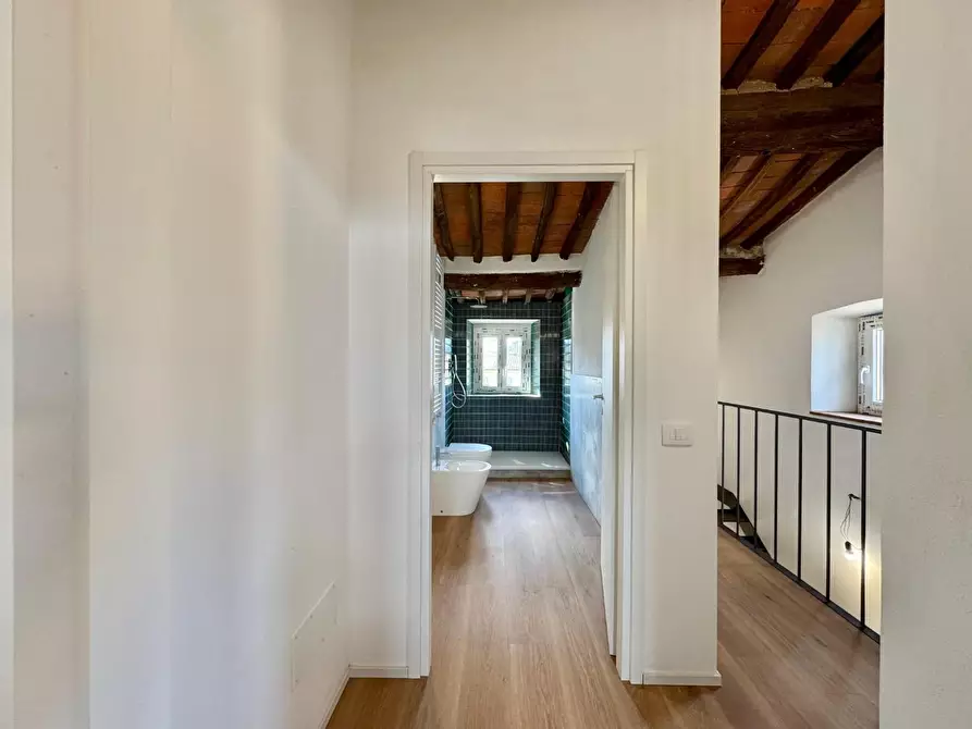 Immagine 16 di Villetta a schiera in vendita  a Lucca