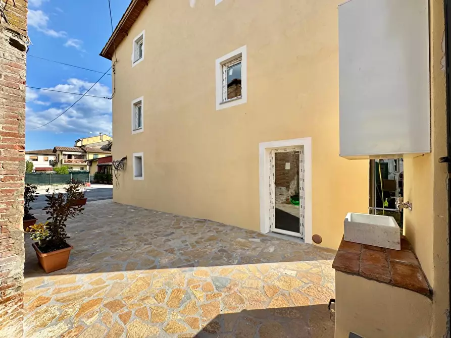 Immagine 24 di Villetta a schiera in vendita  a Lucca