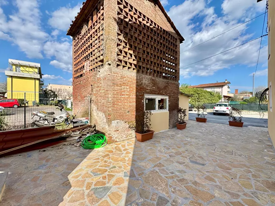 Immagine 25 di Villetta a schiera in vendita  a Lucca