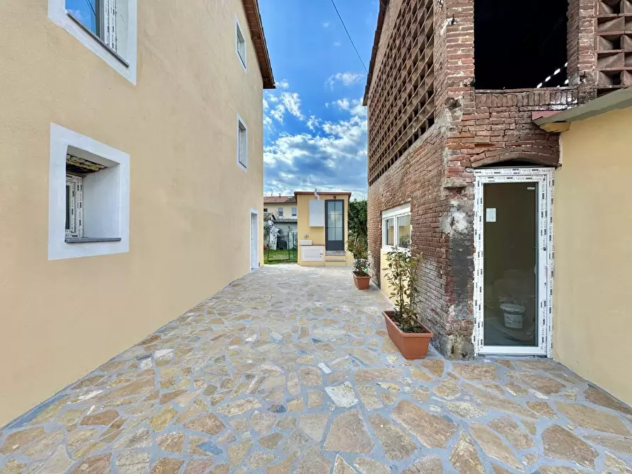 Immagine 20 di Villetta a schiera in vendita  a Lucca